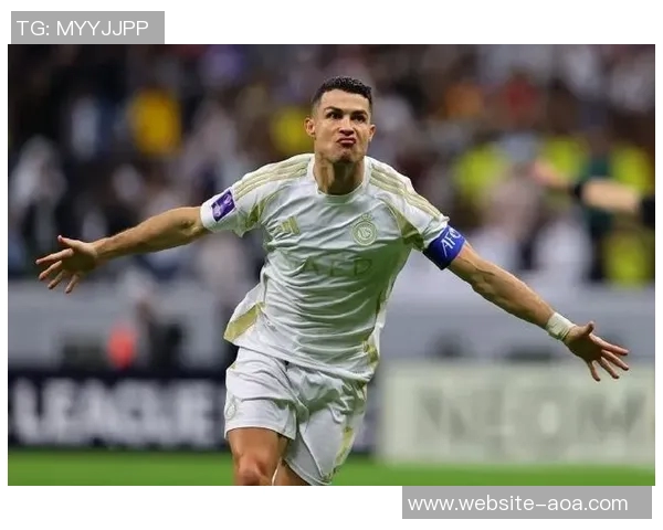 重庆C罗余望破门后模仿偶像C罗SIU庆祝引发球迷热议